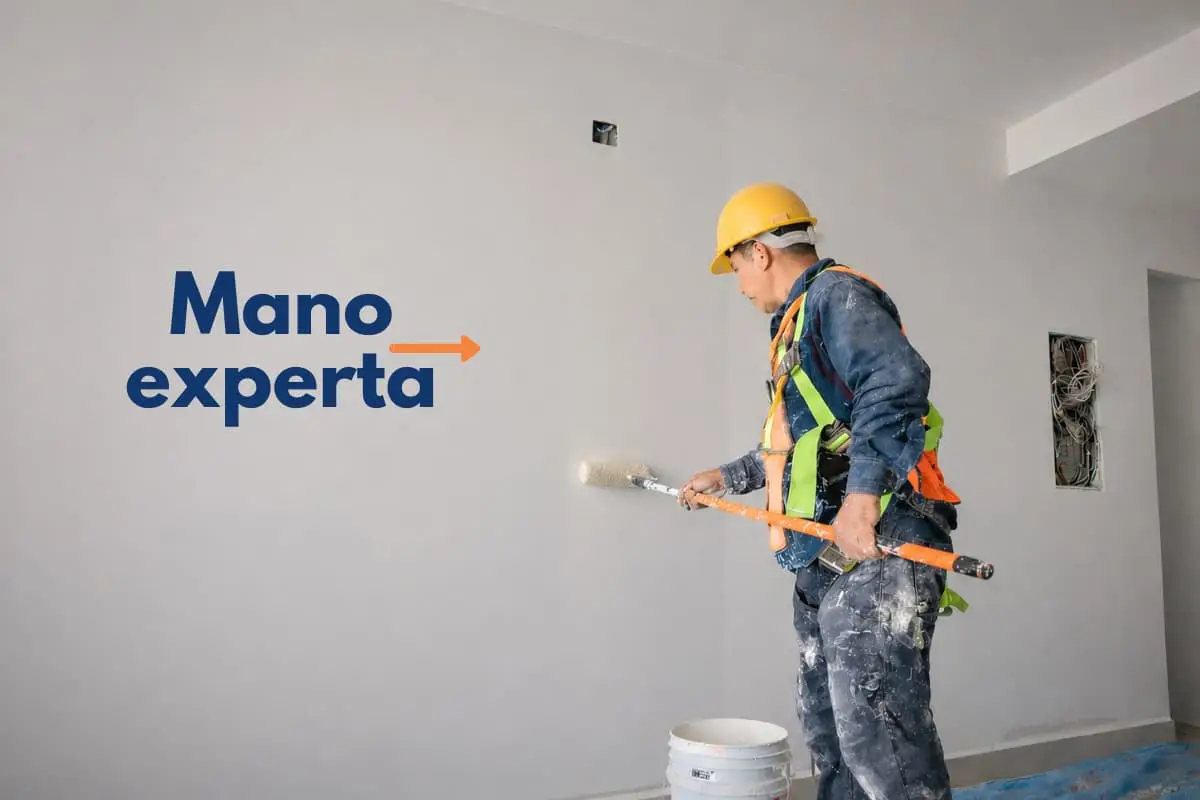 Pintores profesionales pintando interiores en Monterrey – CGA Pintores
